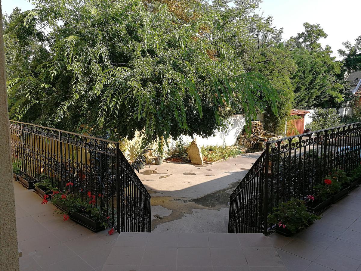 Budapest Garden Hotel Exterior photo