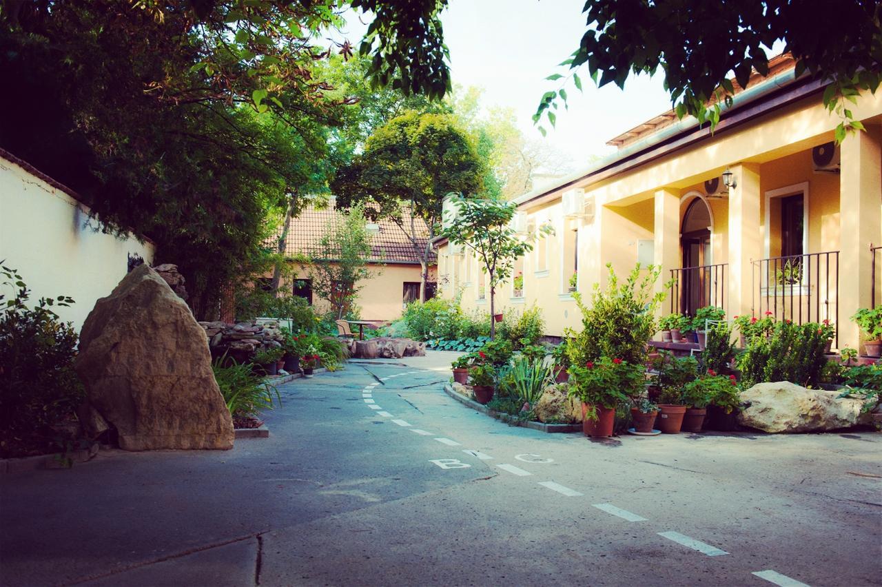 Budapest Garden Hotel Exterior photo